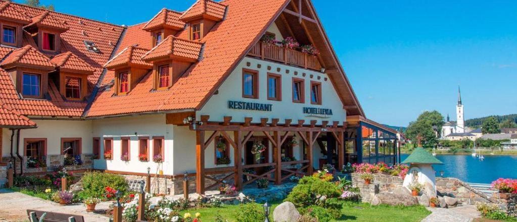 Hotel Leyla Frymburk Exteriör bild