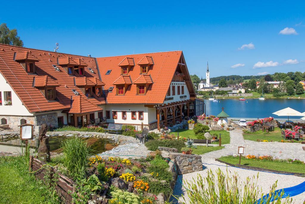 Hotel Leyla Frymburk Exteriör bild