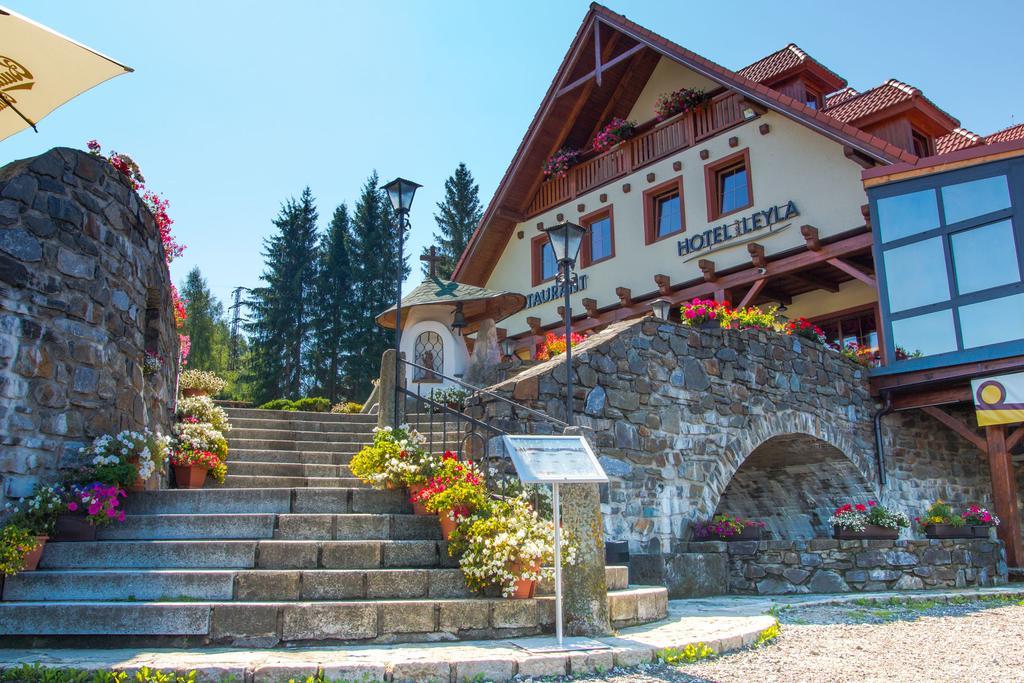 Hotel Leyla Frymburk Exteriör bild