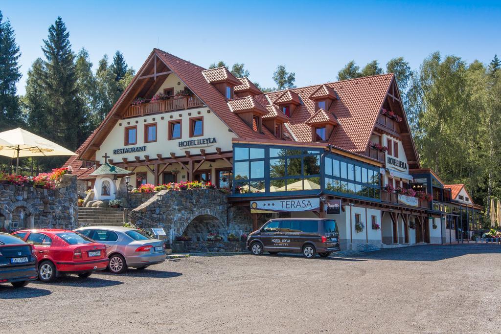 Hotel Leyla Frymburk Exteriör bild