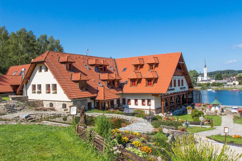 Hotel Leyla Frymburk Exteriör bild